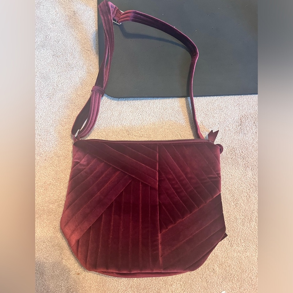 NWOT Vera Bradley crossbody small bucket bag.